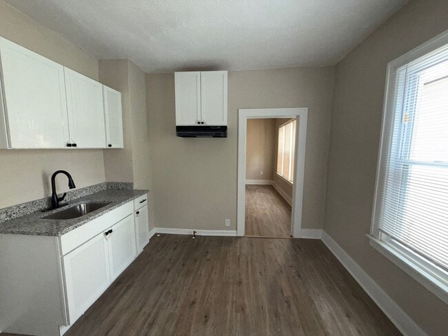 Foto del edificio - This beautifully updated 3-bedroom, 1-bath single-family home is ready for move-in!