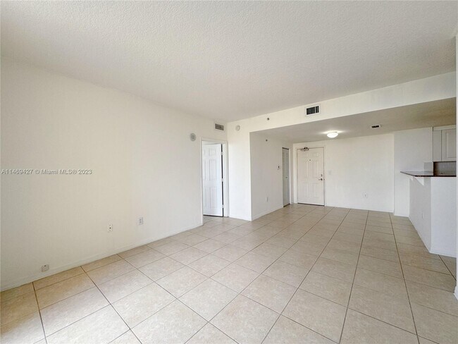 Building Photo - 215 SW 42nd Ave