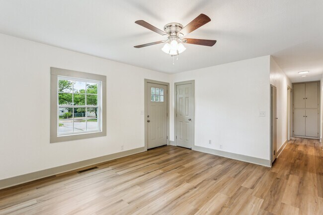 Foto del edificio - 6543 N East Park View St