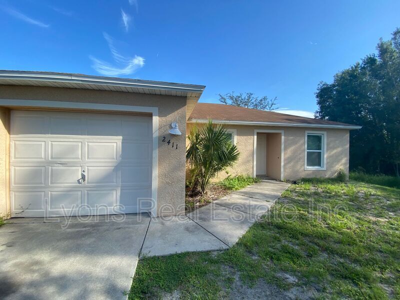 2411 Park Rd, Lehigh Acres, FL 33971 Condo for Rent in Lehigh Acres