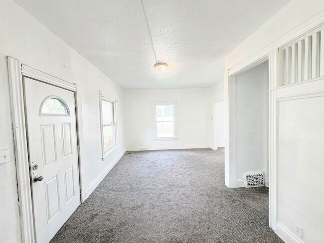 Foto del edificio - 1239 Norwood Ave