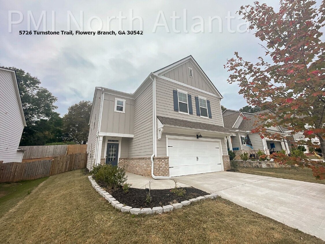 Fenced in backyard!! Apartment for Rent in Flowery Branch, GA