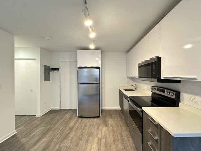 Building Photo - 940 W Winona St