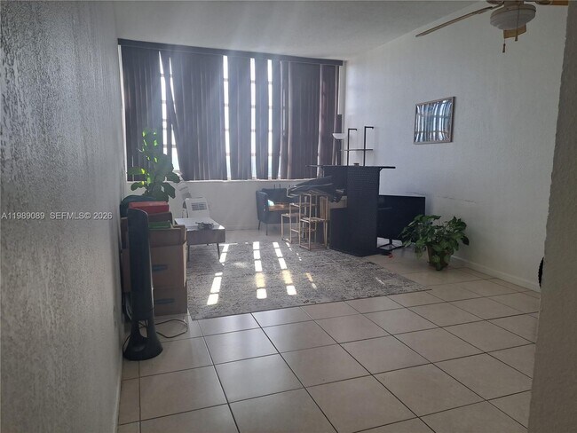 Foto del edificio - 1351 NE Miami Gardens Dr