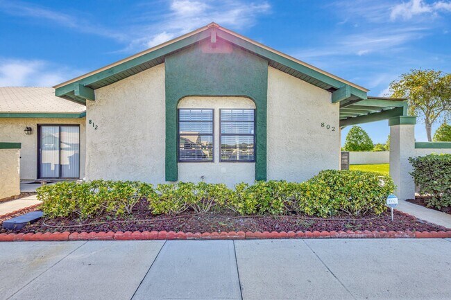 Foto del edificio - 802 SW Monica St