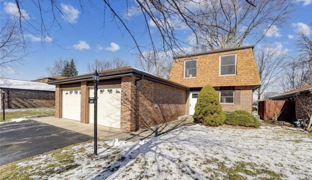 Primary Photo - 128 Alpine Dr