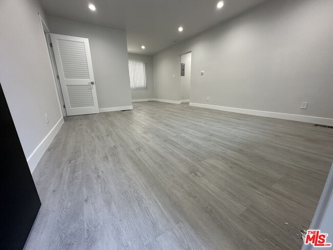 Building Photo - 1118 S Holt Ave