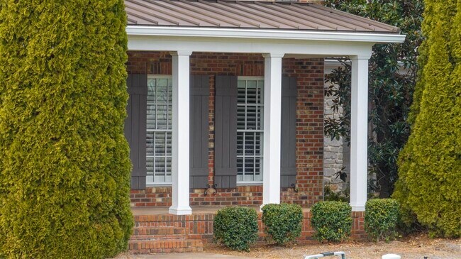 Building Photo - 358 Club Ct