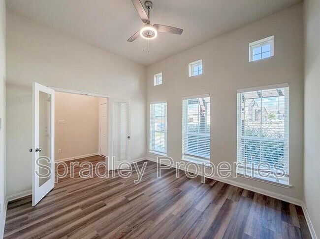 Foto del edificio - 7805 Montclair Dr