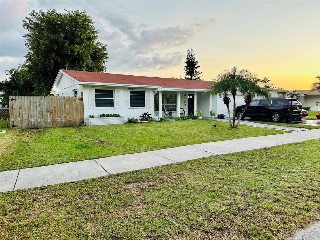 Foto principal - 8410 SW 201st St