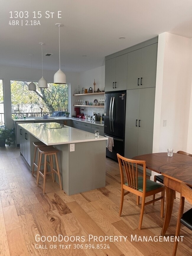 Photo du bâtiment - 1303-1315 15 St E