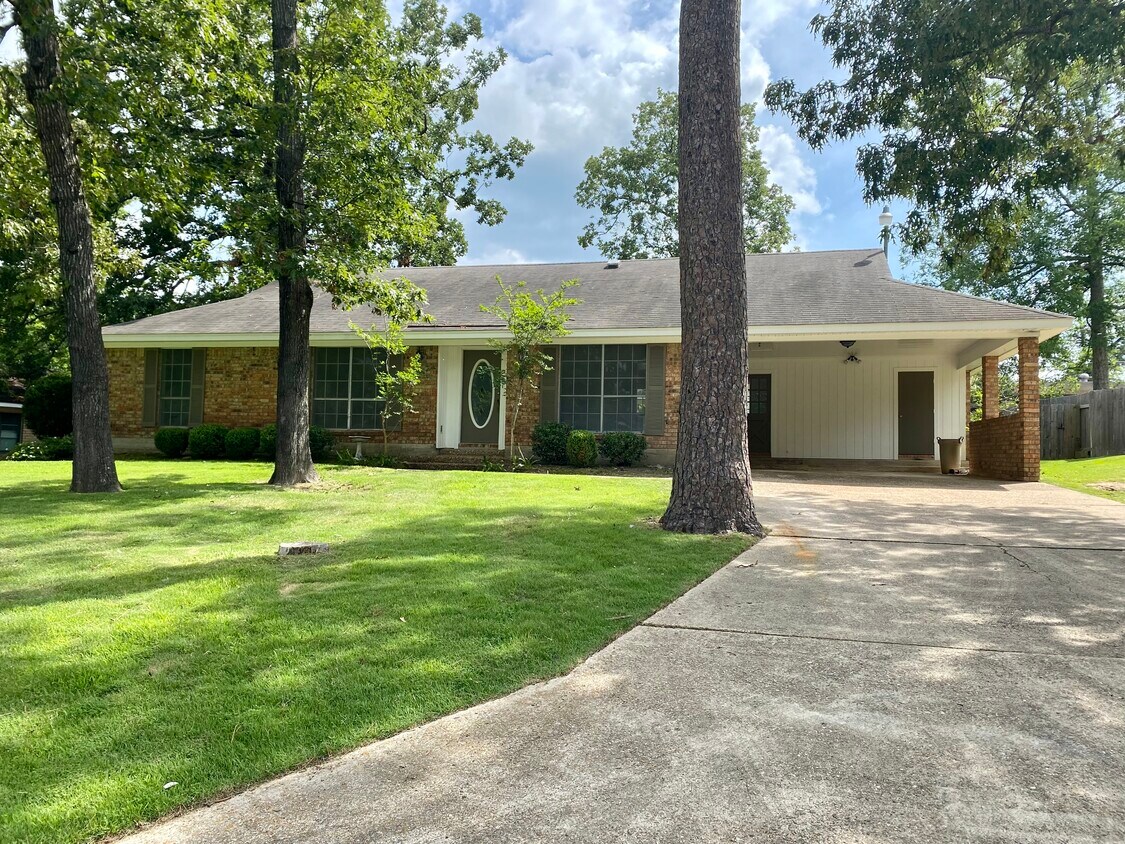 Primary Photo - 218 Dauphine Dr
