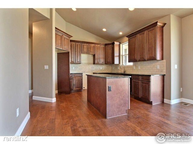 Building Photo - 409 Deville Dr