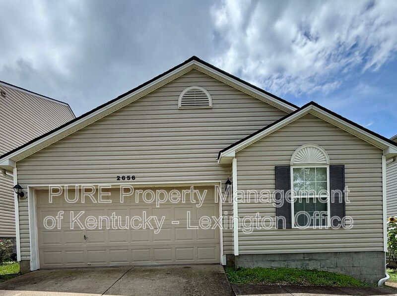 Foto principal - 2656 Trailwood Ln