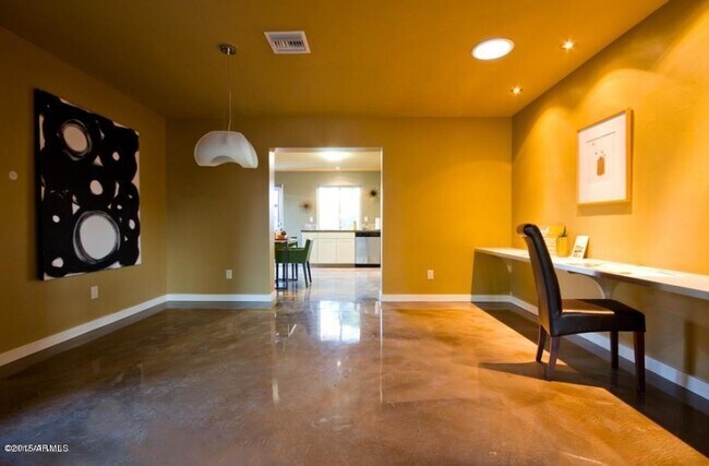 Foto del edificio - 2219 W Indianola Ave