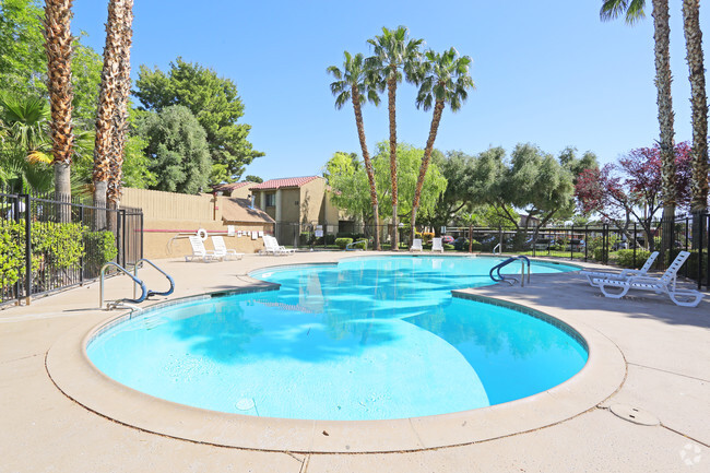 Pool and Spa - Northpointe Apartments