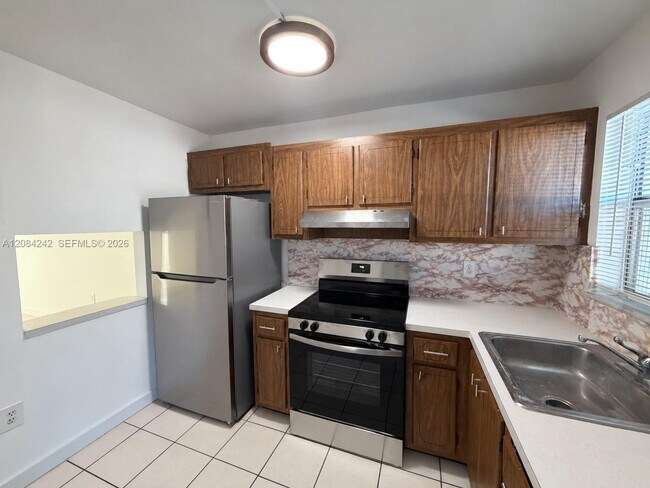 Building Photo - 8600 Sunrise Lakes Blvd