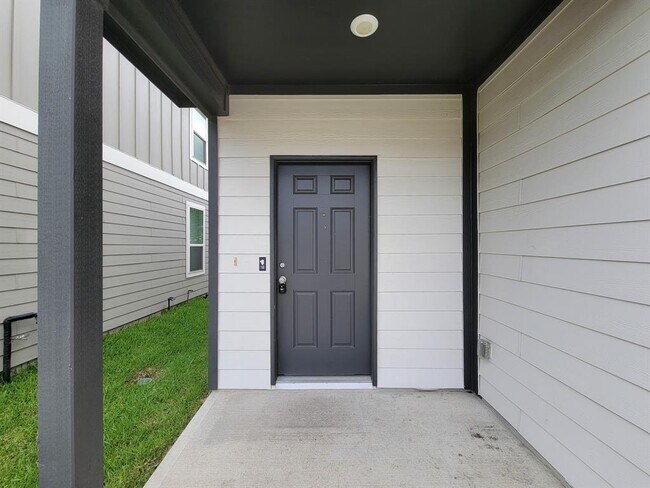 Foto del edificio - 16230 Dutton Clover Dr