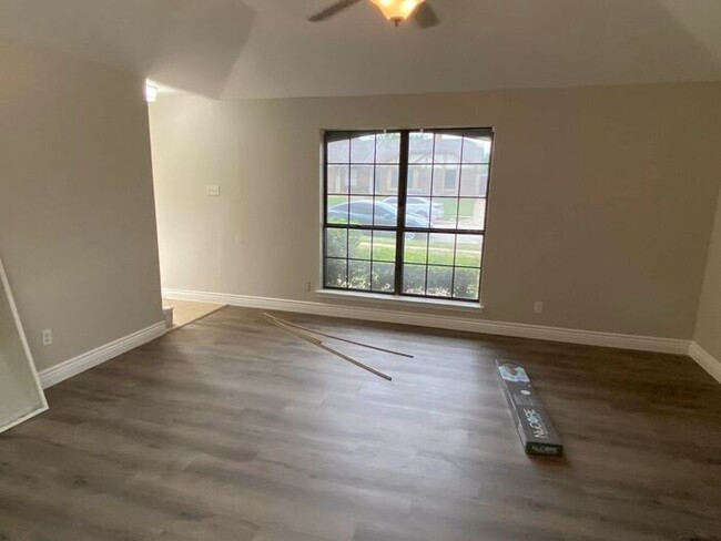 Building Photo - FULLY UPDATED Duplex for rent in Euless in...