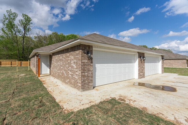 Building Photo - Riverbrook Duplexes