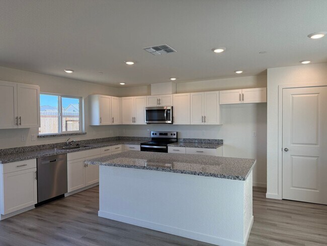 Foto del edificio - 2025 New Build! 5 bed 3 bath
