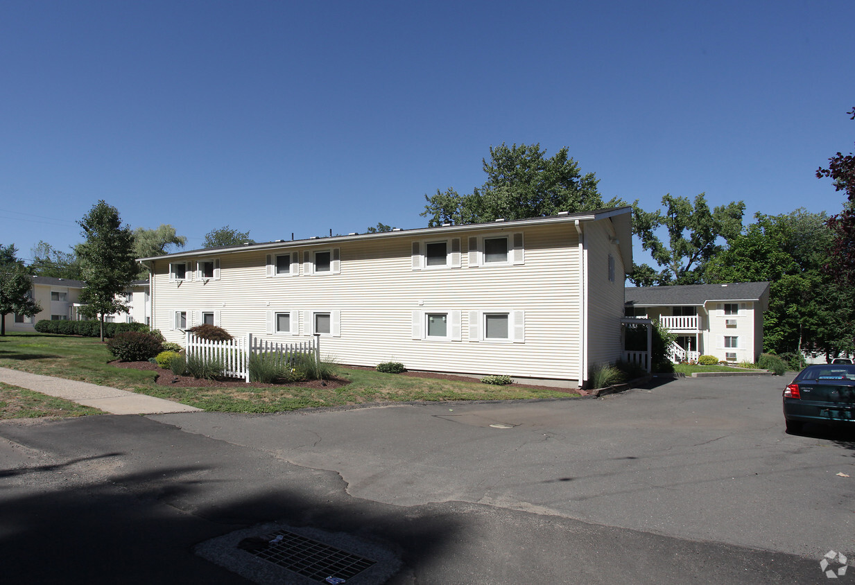 Primary Photo - Brookside Commons of Bristol