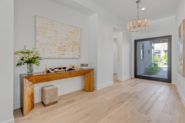 Building Photo - 2195 Overlook Canyon Ln-Situated in the Ex...