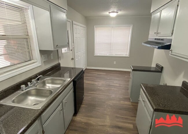 Building Photo - 5038 Applewood Dr