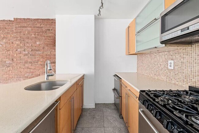 Foto del edificio - 350 W 14th St