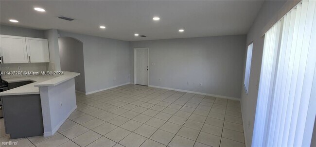 Foto del edificio - 3 br, 2 bath House - 940 SW 7th Plz