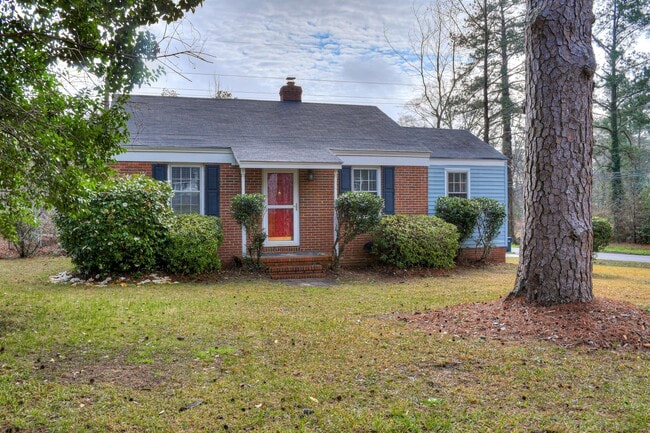 Building Photo - 1019 1/2 Bedford Dr