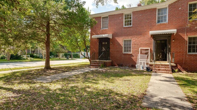 Building Photo - 2 Bedroom 1.5 Bath Townhouse in Wagener Terrace - Charleston Peninsula