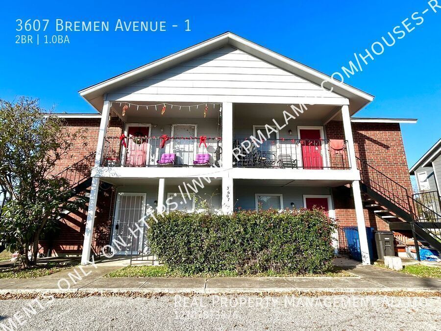 Primary Photo - Available Now! DOWNSTAIRS 2 Bedroom / 1 Ba...