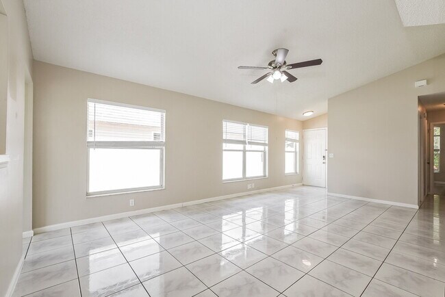 Foto del edificio - 9710 Red Clover Ave