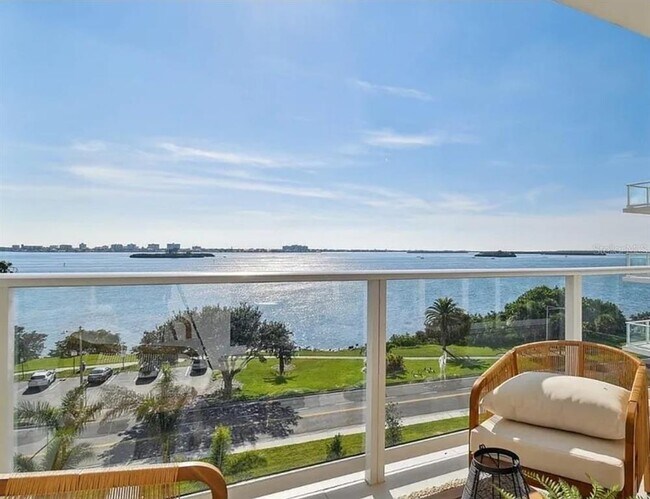 Foto del edificio - 1020 Sunset Point Rd