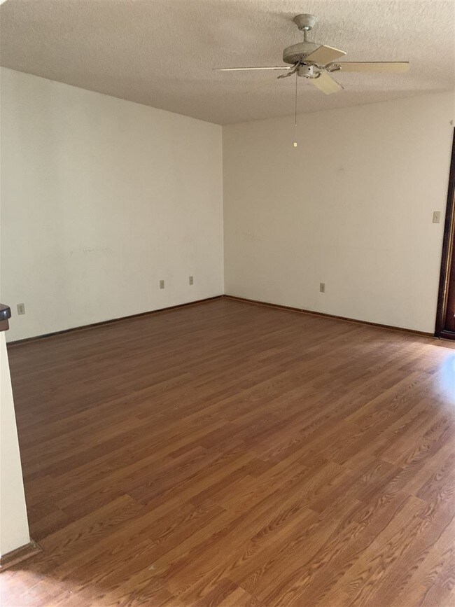 Building Photo - 1465 E Laguna Pl