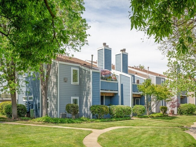 Building Photo - Chesapeake Commons Apartments