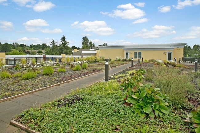 Building Photo - Heritage Hills