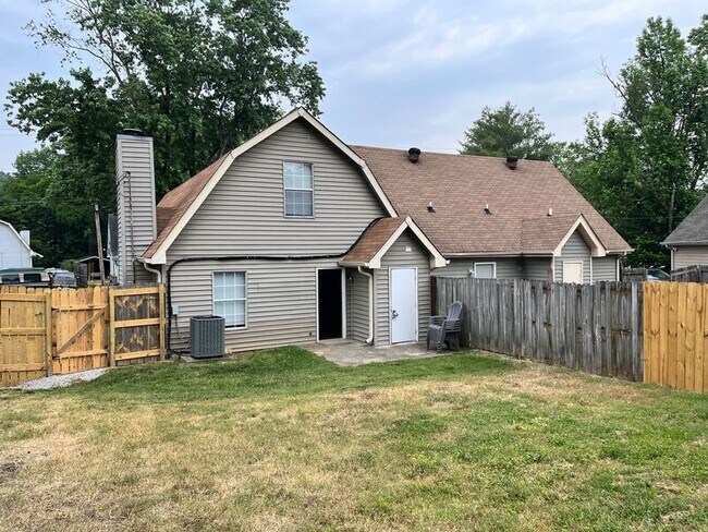 Building Photo - 3206 Lakeford Dr