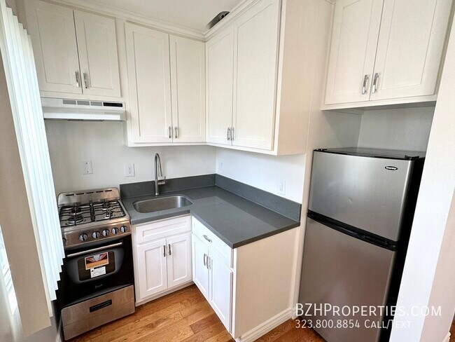 Foto del edificio - Newly Renovated Single In Prime West Holly...