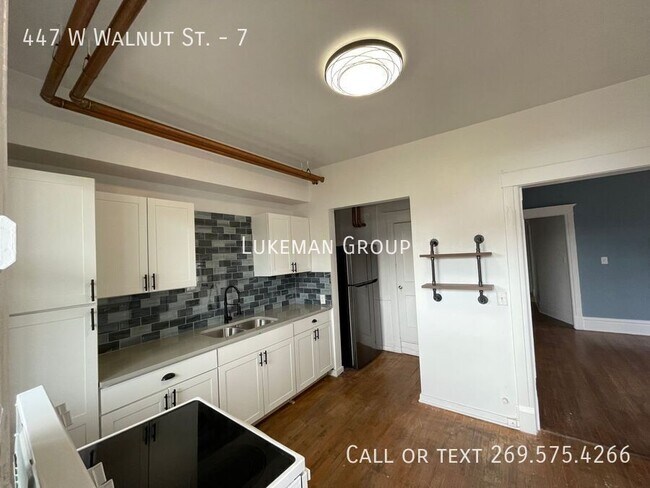 Building Photo - 447 W Walnut St