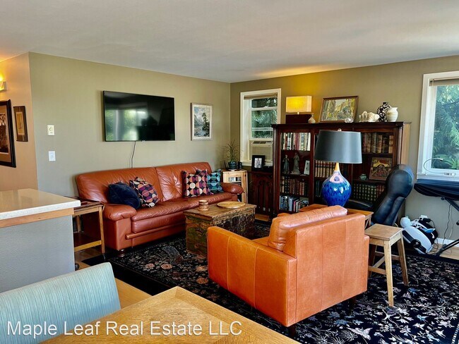 Building Photo - 2 br, 1 bath House - 2400 E. Howell, Unit H