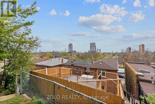 Photo du bâtiment - 1556 Davenport Rd