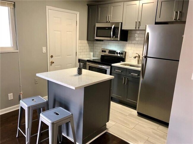 Foto del edificio - 112 Ardmore Pl NW