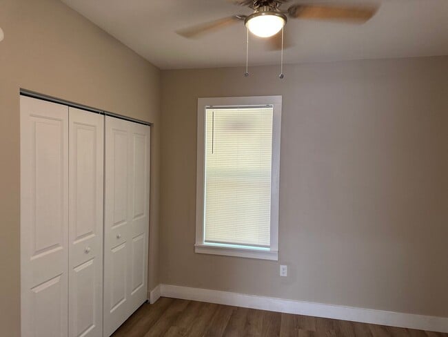 Building Photo - Remodeled Downtown Home!