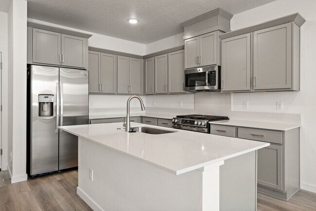 Quartz Counters - 4255 W Flint Dr