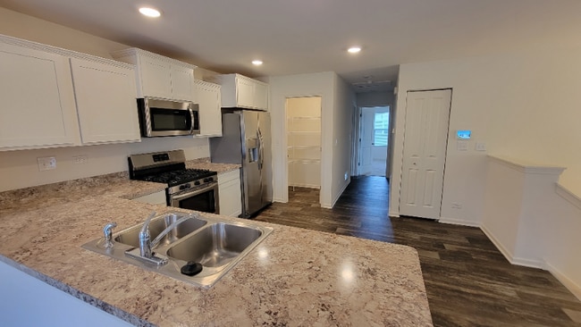 Building Photo - 162 Goldenrod Dr