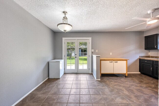 Foto del edificio - 1153 Brookswood Ave