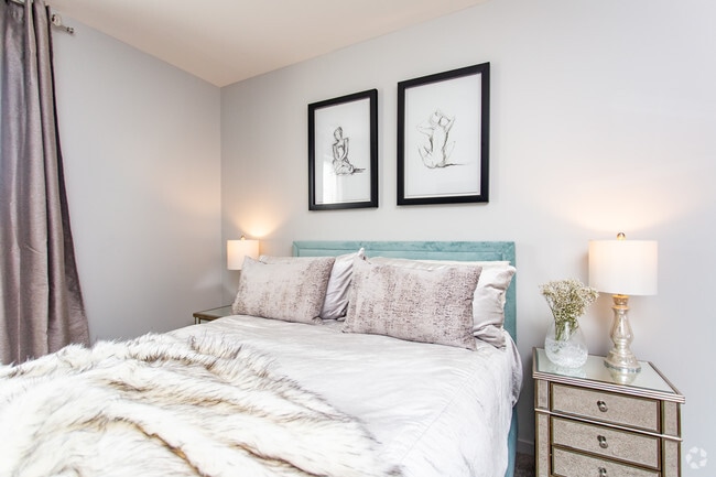 1BR, 1BA - 712 SF - The Grant - Broadway Station - 1 MONTH FREE