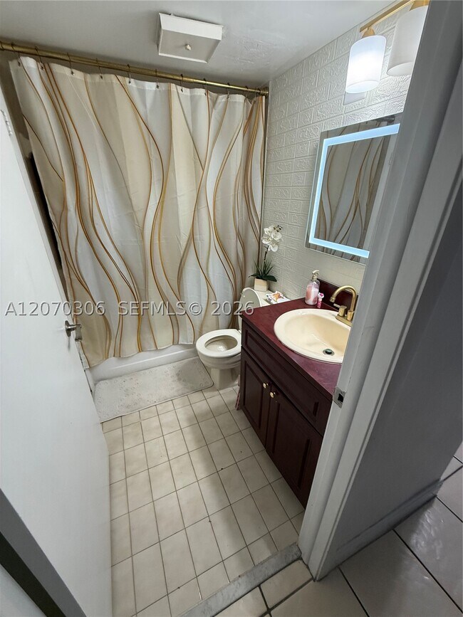 Foto del edificio - 11800 SW 18th St